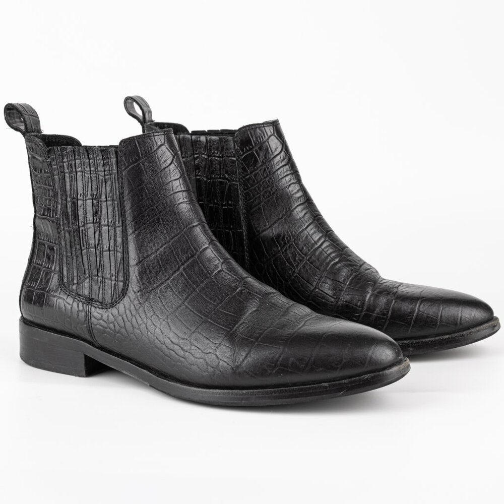 Vince Camuto HAVENTA Black Leather Croc-Embossed Chelsea Boots – Women’s 6.5